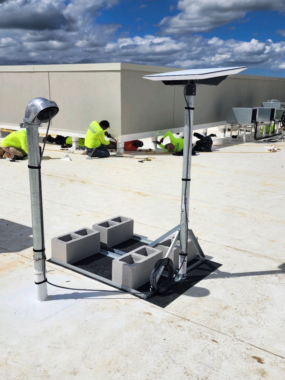 Solución de conectividad instalada sobre estructura comercial